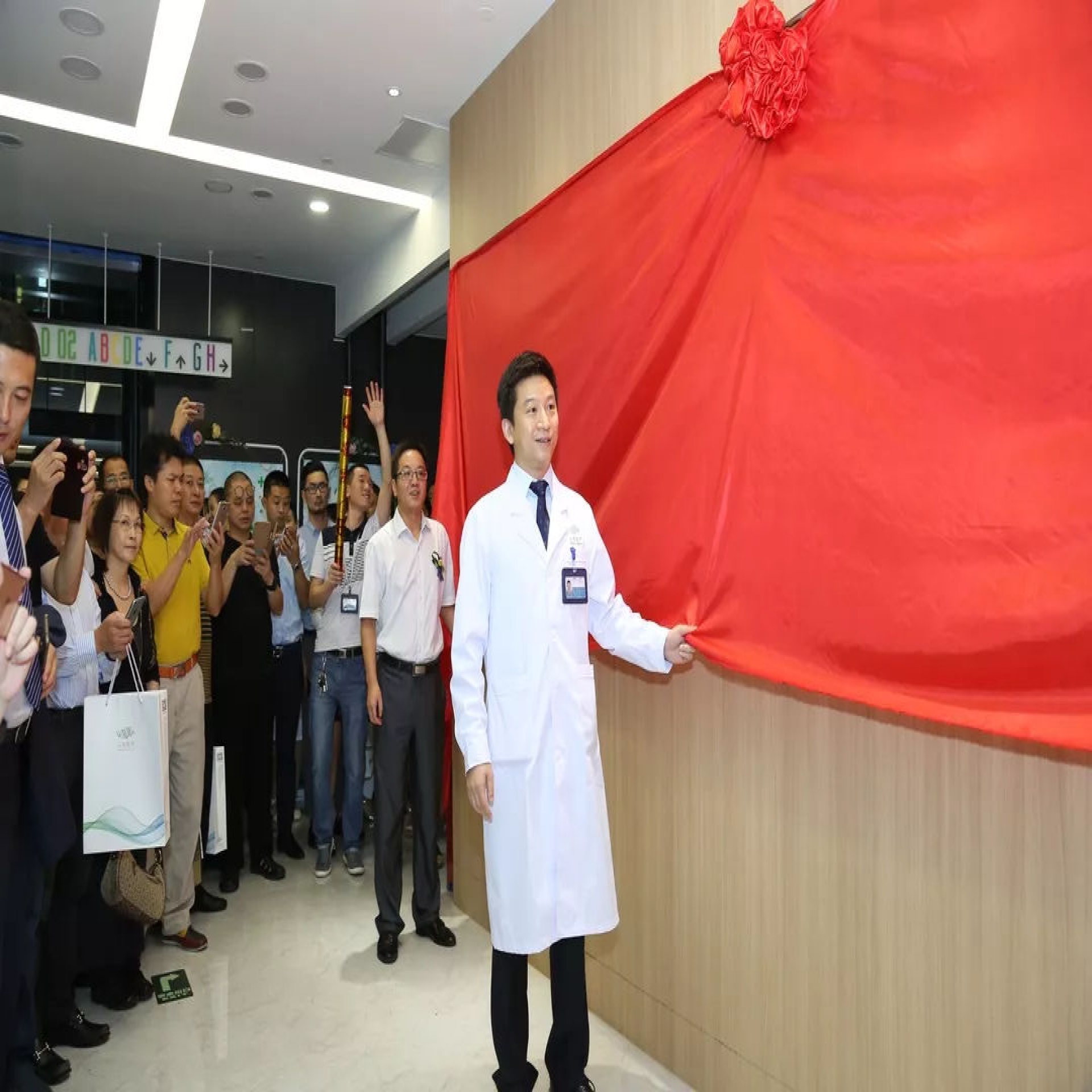 云杉医疗李震：医疗服务需要以人为本，遵守医学发展规律 | 对话